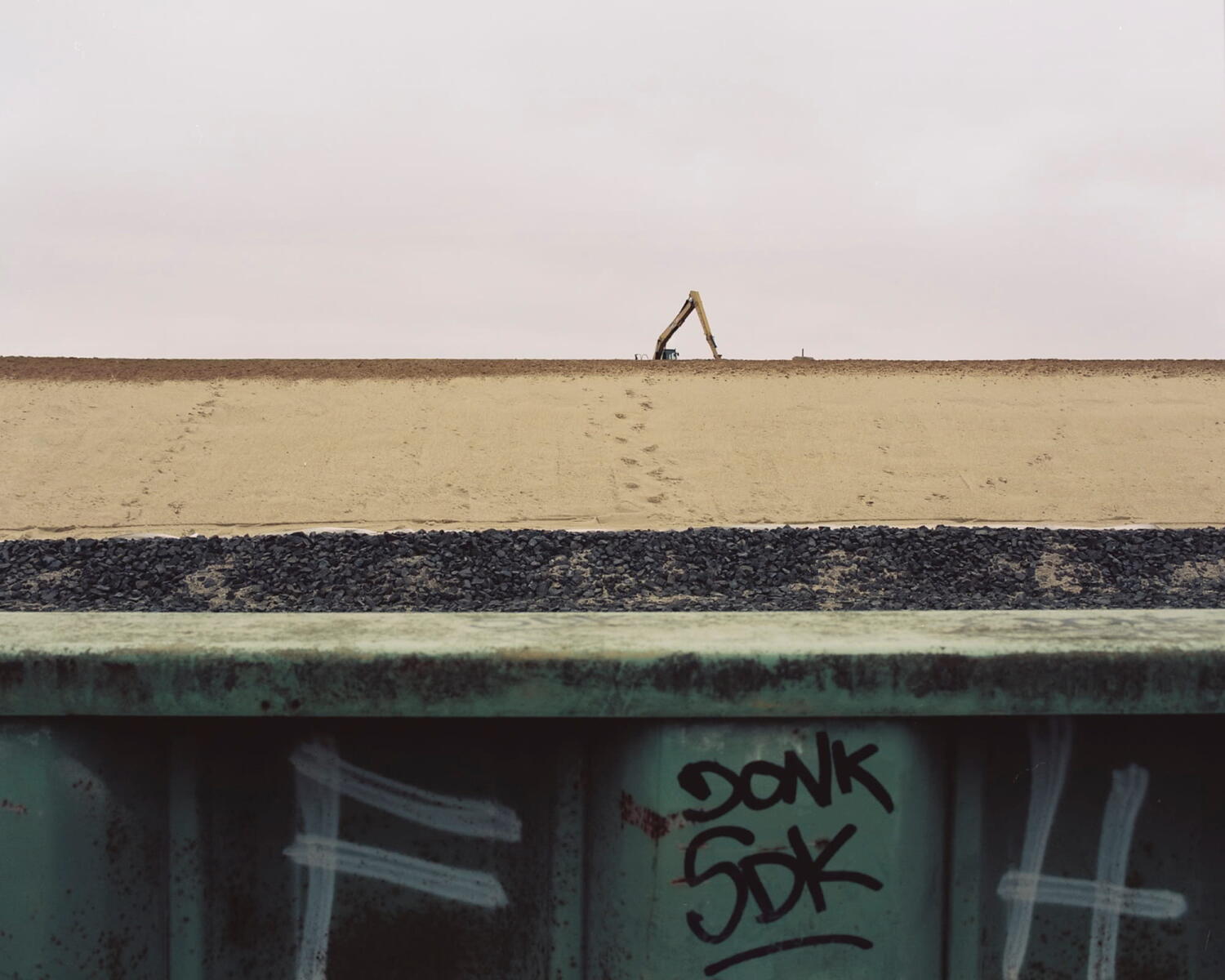 Kran am Horizon auf einer Baustelle.