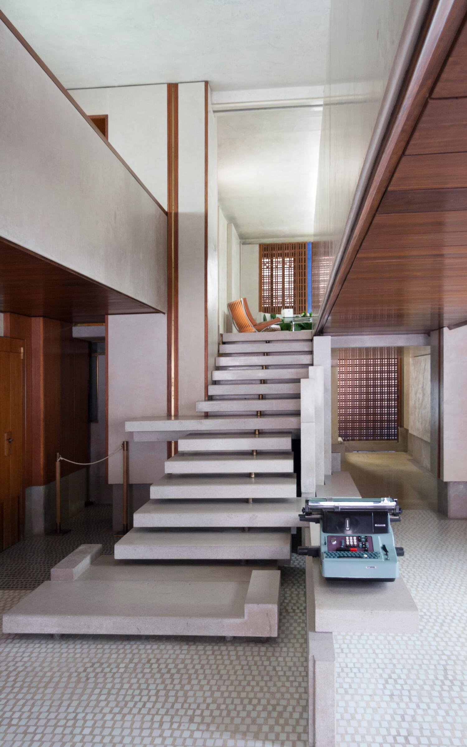 Hängende Treppe des Olivetti Showrooms von Architekt Carlo Scarpa in Venedig. 