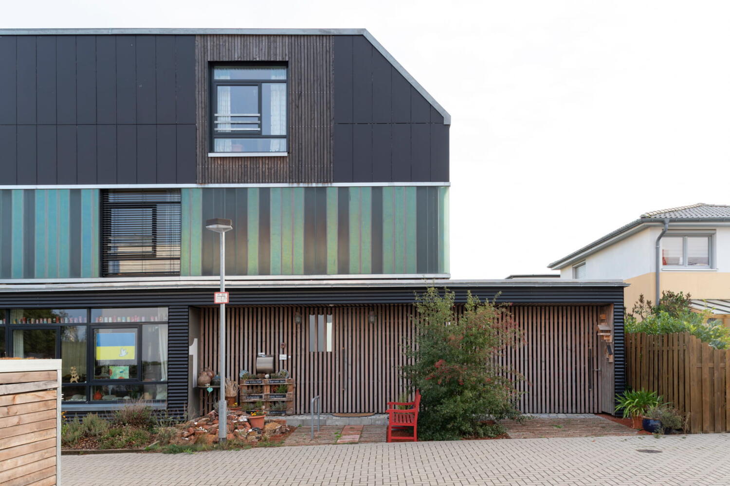 Fassade des Recyclinghauses setzt auf recyclingfähige Bauprodukte. Cityförster architecture + urbanism in Hannover