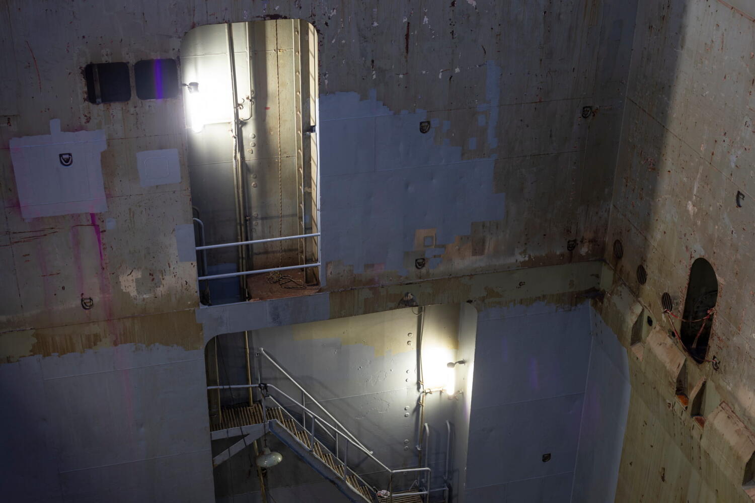 Detail des Schiffes Red Cedar während der Reparaturarbeiten im Hamburger Hafen.