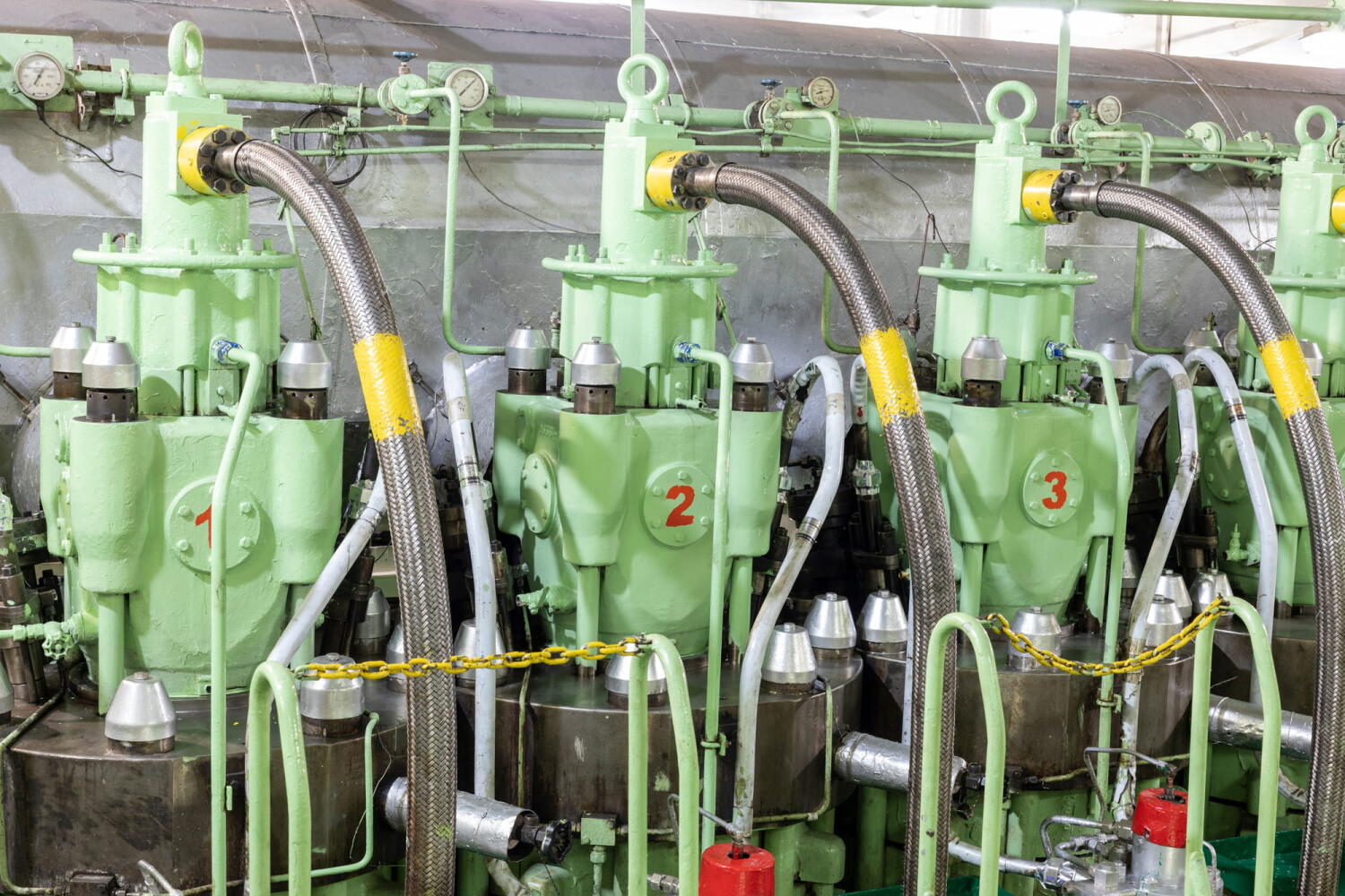 Kolben in Maschinenraum des Schiffes Red Cedar während der Reparaturarbeiten im Hamburger Hafen.