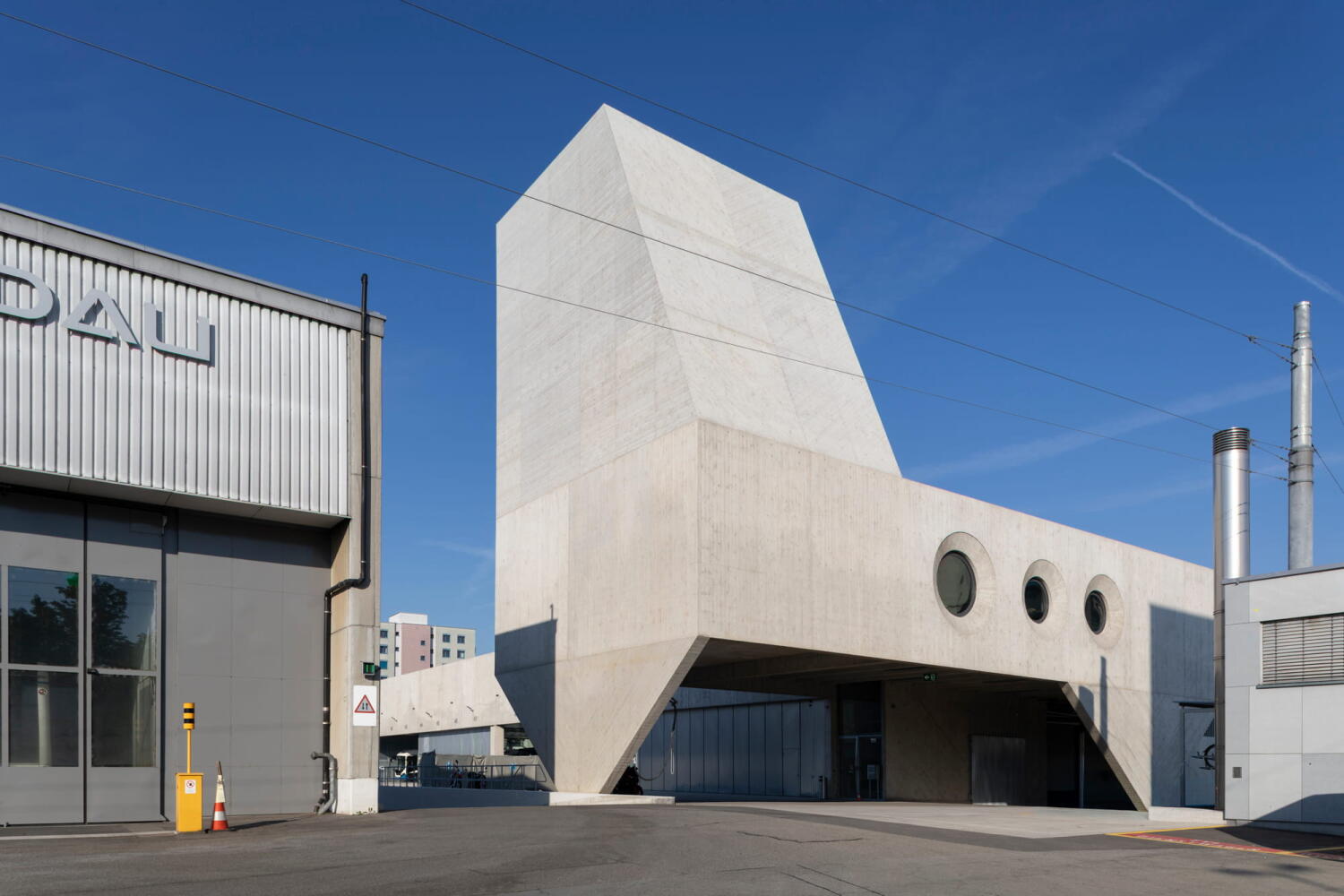 Turm der VBZ Busgarage von Ernst & Humbel Architekten in Zürich Hardau.
