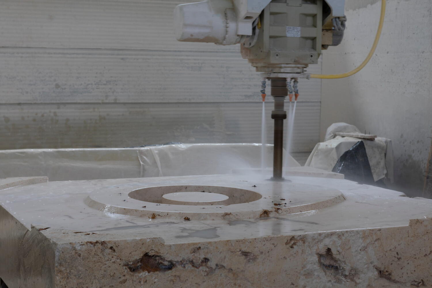 Maschine zum Schneiden von Marmor.